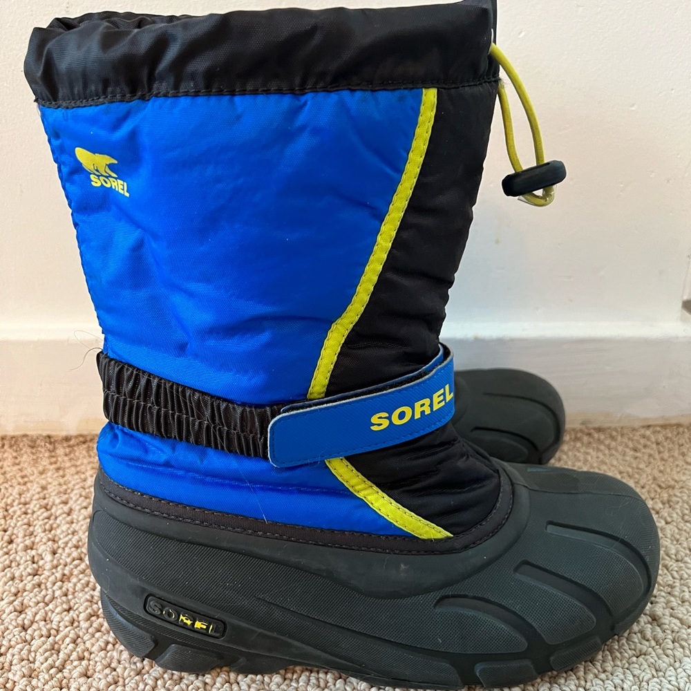 Sorel snow boots size 6 youth